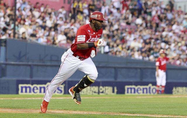 SSG 에레디아는 9월 맹타에도 만족하지 않는다. 타석에서 여전한 승부욕을 보이며 주포로서 제 몫을 해내고 있다.｜뉴시스