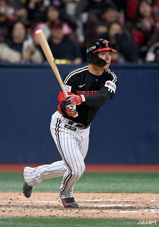 LG 오지환은 9월 들어 뜨거운 타격감을 자랑하고 있다. 9월 12경기에서 타율 0.404, 2홈런, 15타점, 9득점 등을 기록했다. 26~28일에 열리는 한화와 3연전에서 공·수 맹활약이 기대되는 자원이다. 이에 맞서는 한화는 역시 9월에 부활 소식을 전한 노시환을 앞세워 막판 대역전극을 노린다. 스포츠동아DB