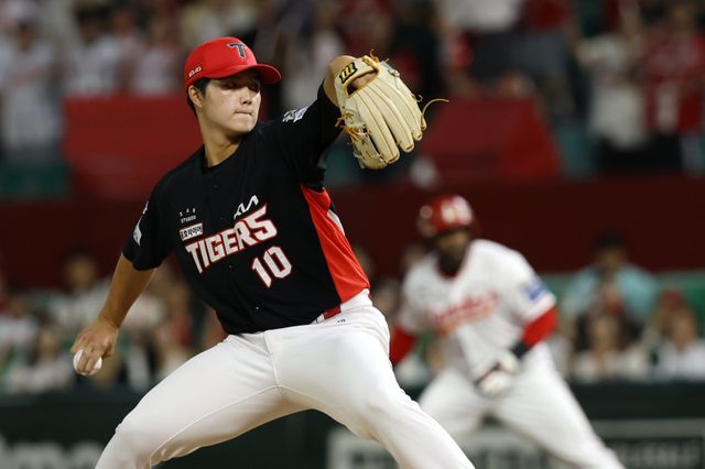 KIA 김태형은 시즌 막바지 선발투수로서 가능성을 선보이고 있다. 그는 피하지 않고 상대와 붙으며 실패도 맛보지만, 그 속에서 또다른 배움을 얻으며 성장하고 있다. 사진제공｜KIA 타이거즈