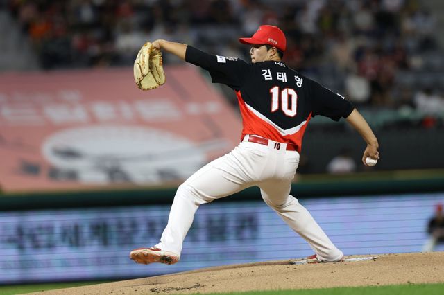 KIA 김태형은 시즌 막바지 선발투수로서 가능성을 선보이고 있다. 그는 피하지 않고 상대와 붙으며 실패도 맛보지만, 그 속에서 또다른 배움을 얻으며 성장하고 있다. 사진제공｜KIA 타이거즈