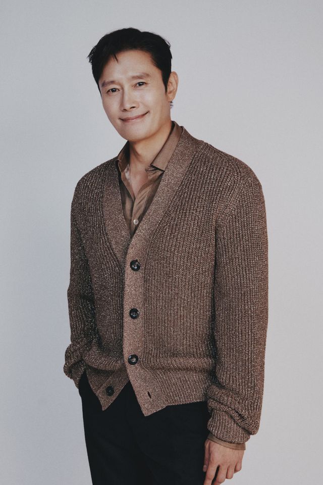 배우 이병헌은 박찬욱 감독에 대해 ‘인생의 형이자 기댈 수 있는 존재’라고 애틋함을 드러내며 “다층적인 영화적 감흥을 일으킬 수 있다는 점이 박 감독의 힘”이라고도 했다. 사진제공 | BH 엔터테인먼트