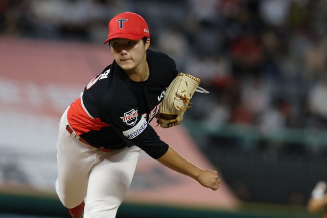 KIA 김태형은 시즌 막바지 선발투수로서 가능성을 선보이고 있다. 그는 피하지 않고 상대와 붙으며 실패도 맛보지만, 그 속에서 또다른 배움을 얻으며 성장하고 있다. 사진제공｜KIA 타이거즈