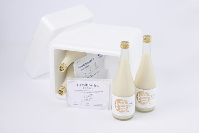 스타의 애호와 취향이 깊이 반영된 이른바 스타 브랜드가 추석 선물 시장의 최대 승부처인 ‘백화점’에도 진출하는 등 승승장구하고 있다. 자타공인 애주가 성시경의 경탁주(원 안)가 그 예로, 백화점 팝업의 신흥 강자로 각광 받는 롯데백화점 잠실점 에비뉴엘 진출에 성공했다. 사진제공|브랜드 경