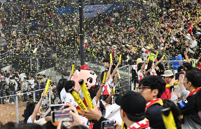 ‘2025 KBO 포스트시즌’이 10월 5일 와일드카드 결정전 1차전을 시작으로 막을 올린다. 사진은 지난해 한국시리즈가 열렸던 광주-기아챔피언스필드. 뉴시스