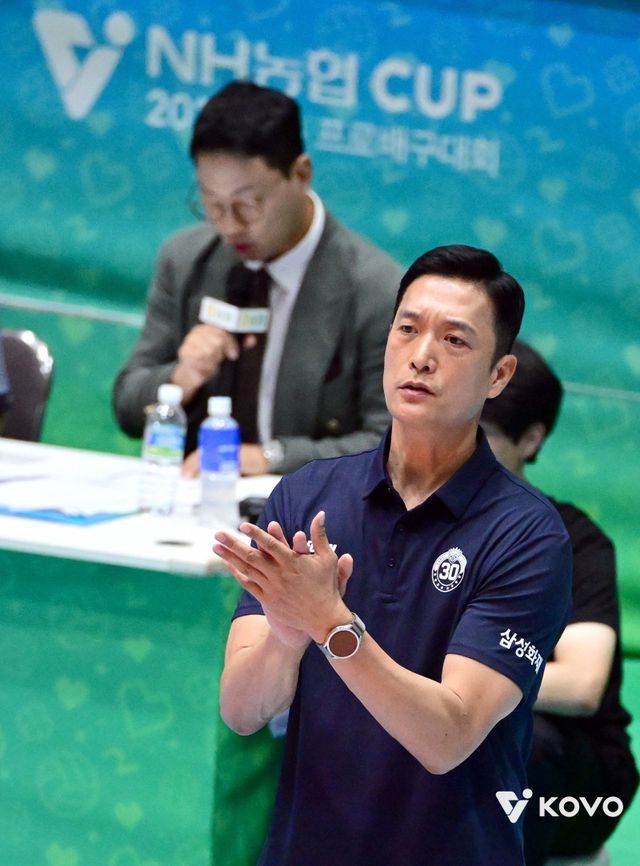 김상우 삼성화재 감독은 새 시즌에도 한뼘 성장, 한 걸음 도약을 기대한다. 최근 여수에서 개최된 컵대회에서 희망과 과제를 동시에 확인했다. 사진제공｜KOVO