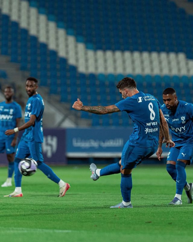 여름이적시장에서 쿠냐와 음뵈모, 세스코를 데려온 것도 부족해 아모림 맨유 감독은 후벵 네베스의 영입까지 추진하고 있어 비난이 거세지고 있다. 사진출처｜알힐랄 페이스북