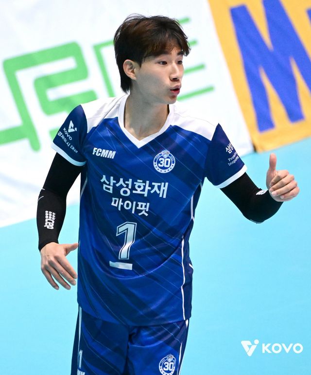 삼성화재의 2000년생 젊은 공격수 김우진은 이번 시즌 주장을 맡았다. 팀을 이해하고 엠블럼의 가치를 잘 안다는 것이 김상우 감독의 평가다. 사진제공｜KOVO