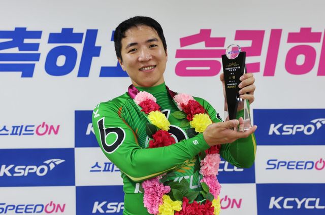 임채빈 9월 28일 열린 서울올림픽 37주년 기념 대상 경륜에서 우승을 차지한 뒤 환하게 웃고 있다. 그는 이번 우승으로 경륜 최강자 입지를 더욱 견고히 했다. 사진제공 | 국민체육진흥공단