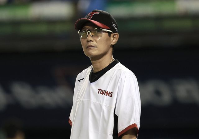 염경엽 LG 감독은 29일 대전한화생명볼파크에서 열린 한화와 원정경기를 앞두고 취재진과 만나 “자력 우승을 한번 하고 싶다”고 털어놓았다. 뉴시스