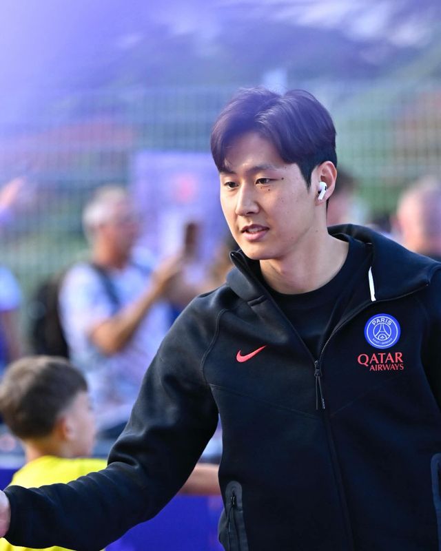 여름 이적시장에서도 팀을 옮기지 못한 PSG 이강인은 이번 시즌에도 소속팀에 남아 험난한 경쟁을 펼쳐야 한다. 사진출처｜PSG 페이스북