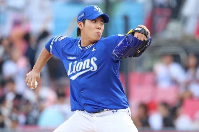 삼성 라이온즈 원태인의 가장 큰 강점은 꾸준함이다. 처음 풀타임 선발투수로 자리 잡은 2021년부터 변함없이 제 몫을 해내고 있다. 올 시즌에는 팀이 상승기류를 탄 상황에서 국내 에이스의 역할을 톡톡히 해내고 있다. 뉴시스