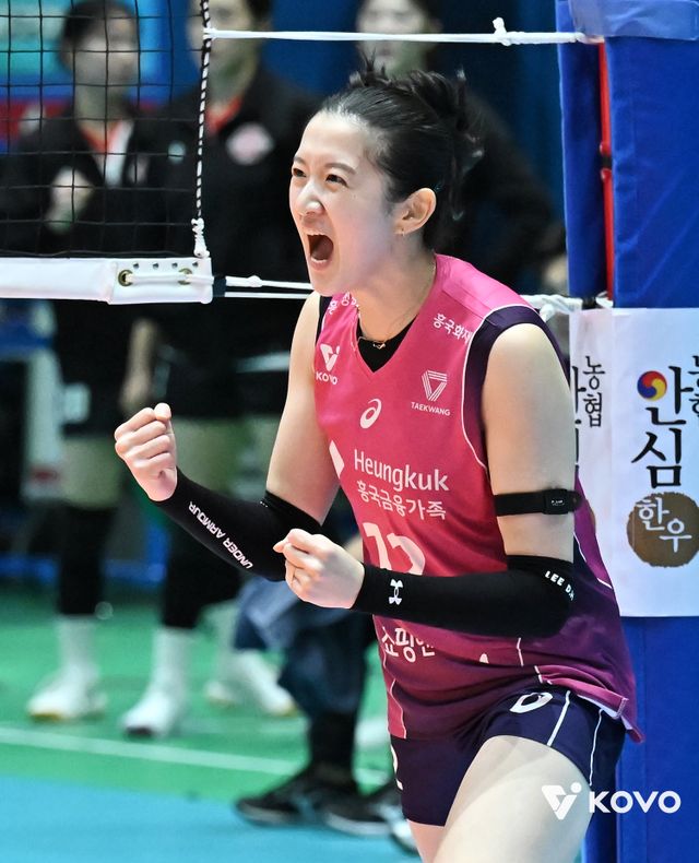 흥국생명 이다현은 좋은 일이든, 나쁜 일이든 모든 일을 새로운 자극으로 삼아 성장하고자 한다. 2025~2026시즌을 앞두고 현대건설을 떠나 FA로 흥국생명에 합류한 그는 새로운 마음가짐으로 새 시즌 준비에 한창이다. 23일 여수 진남체육관에서 열린 페퍼저축은행과 KOVO컵 경기 도중 포효하는 이다현. 사진제공｜KOVO