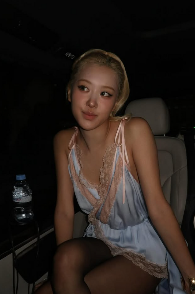 블랙핑크 멤버이자 솔로 아티스트인 로제가 2026 파리 패션위크 중 때아닌 인종차별에 휘말리며, 상대 아티스트를 향한 글로벌 팬들의 거센 비난이 이어지고 있다. 사진 출처 | 로제 인스타그램 캡처