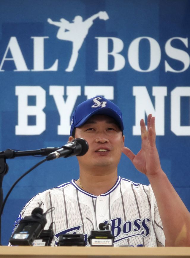 삼성&nbsp;오승환이 30일 대구 KIA전에서 은퇴식을 갖고 그라운드와 작별을 고했다. 그가 기자회견에서 소감을 전하고 있다. 대구｜뉴시스