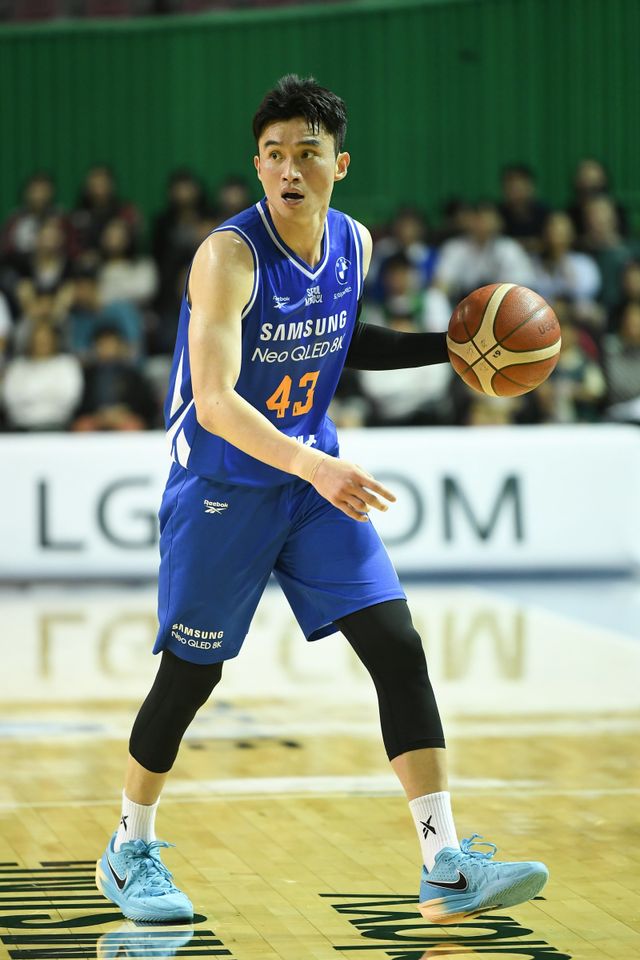 ‘2025~2026 LG전자 프로농구’ 개막전 매치업은 흥미요소가 가득하다. 2024~2025시즌에 앞서 삼성으로 이적한 가드 이대성의 이적 후 첫 경기에도 관심이 쏠린다. 삼성과 KCC는 3일 오후 2시 잠실체육관에서 맞붙는다. 사진제공｜KBL