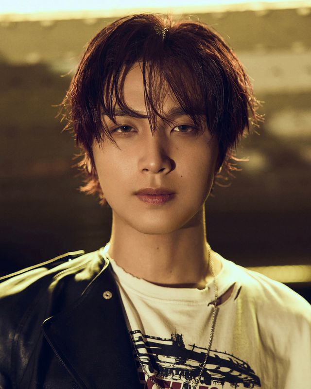 NCT 해찬이 오는 8일 첫 솔로 정규앨범 ‘TASTE’를 발매한다. 타이틀곡 ‘CRZY’를 비롯한 11곡을 통해 9년간 다져온 올라운더 역량과 해찬의 음악적 취향을 온전히 담아냈으며, ‘빛’과 ‘맛’을 키워드로 한 티저 콘텐츠로 기대감을 높이고 있다. 사진제공|SM엔터테인먼트