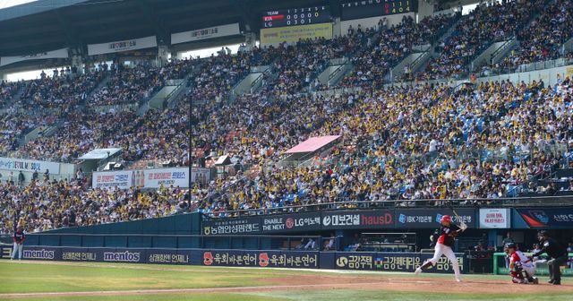 만원관중이 들어찬 잠실구장. 스포츠동아 DB