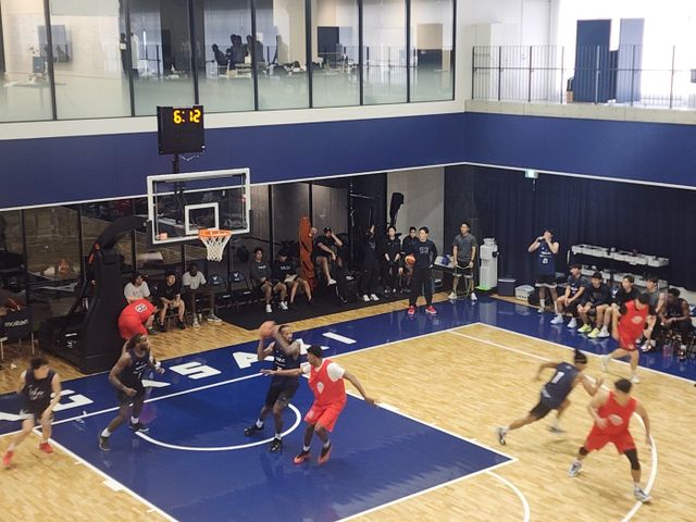 현대모비스는 5일 일본 나가사키 해피니스 아레나 보조 경기장에서 열린 나가사키와 연습경기에서 70-72로 석패했다. 그러나 양동근 감독은 만족하지 않고, 팀이 나아갈 방향을 짚었다. 나가사키(일본)｜박정현 기자 pjh60800@donga.com