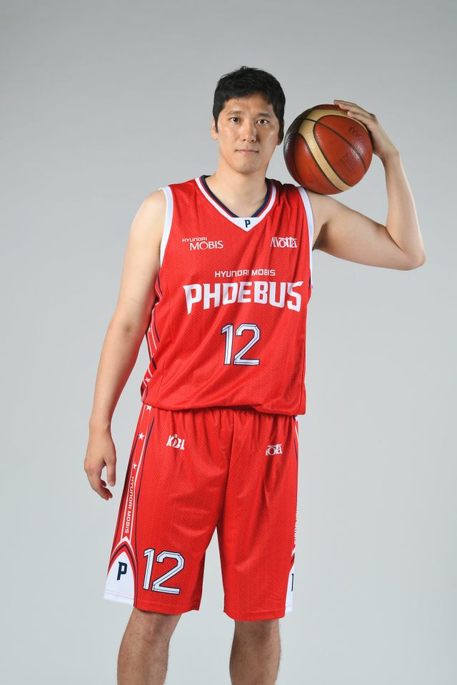 현대모비스 함지훈은 프로 18번째 시즌을 위해 구슬땀을 흘리고 있다. 그는 마음을 다잡고 팀에 보탬이 되고자 은퇴 생각을 머릿속에서 지웠다. 사진제공｜현대모비스