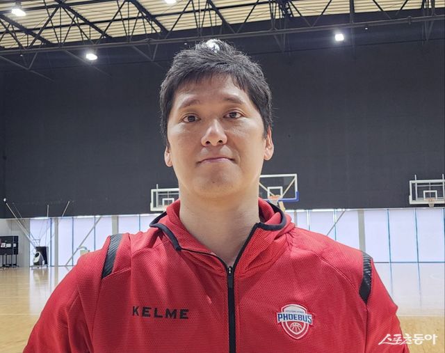 현대모비스 함지훈은 프로 18번째 시즌을 위해 구슬땀을 흘리고 있다. 그는 마음을 다잡고 팀에 보탬이 되고자 은퇴 생각을 머릿속에서 지웠다. 후쿠오카(일본)｜박정현 기자