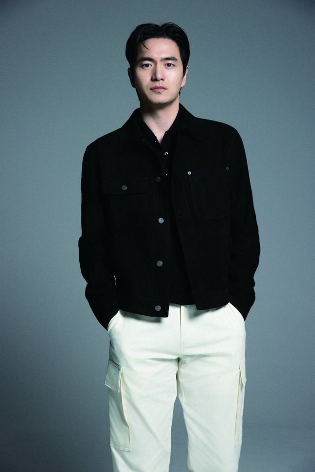 변호사 출신 작가가 집필, 철저한 고증과 탁월한 몰입감으로 호평을 받은 법정 드라마 ‘에스콰이어’. 그 중심에는 냉철하고 카리스마 있는 파트너 변호사 윤석훈 역의 이진욱이 있었다. 사진제공 | BH 엔터테인먼트