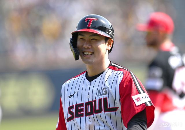 LG 홍창기가 9일 퓨처스리그 이천 두산전부터 재활 경기를 소화한다. 홍창기가 실전에 나서는 건 무릎을 다친 5월 13일 잠실 키움전 이후 119일 만이다. 스포츠동아DB