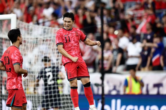 축구대표팀 이동경(11번)이 7일(한국시간) 뉴저지주 스포츠일러스트레이티드 스타디움에서 열린 미국과 평가전에서 전반 막판 쐐기골을 터트린 뒤 환호하고 있다. 사진제공｜대한축구협회