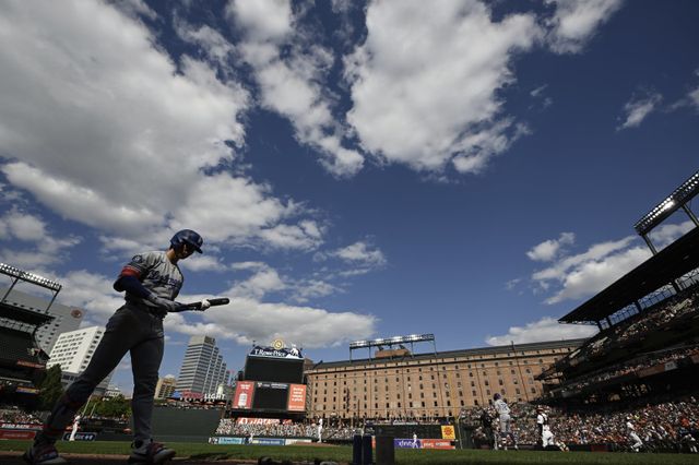 다저스 김혜성은 8일(한국시간) 볼티모어전에서 7번타자 2루수로 선발출전했다. 이달 3일 왼쪽 어깨 낭염 부상을 회복한 이후 첫 안타를 기록했다. 볼티모어(미 메릴랜드주)｜AP뉴시스