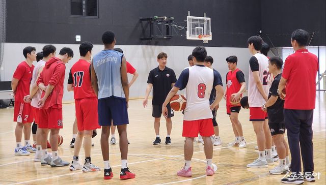 현대모비스 선수단은 다가오는 시즌 약체 평가를 뒤집고자 구슬땀을 흘리고 있다. 스포츠동아DB