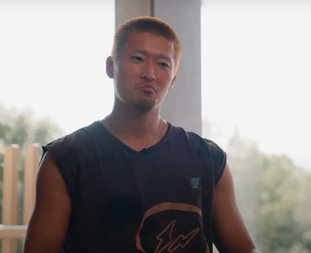 ‘카타르 스타’ 조규성은 올 시즌 자신을 괴롭힌 오른쪽 무릎 합병증을 딛고 다시 날개를 펴고 있다. 탄탄대로를 열었던 와중에 한 시즌을 통으로 날렸지만, 하루빨리 복귀 골을 터트려 몸과 정신 모두 종전보다 강해진 모습을 보여주겠다는 의지다. 사진출처│미트윌란&nbsp;유튜브