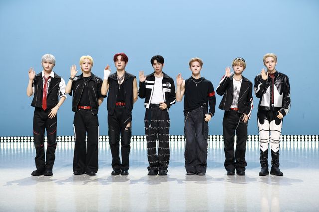 스트레이 키즈의 사촌 그룹 올아워즈가 9일, 컴백 쇼케이스를 가지고 7개월 만에 무대로 돌아왔다. 4번째 미니 ‘VCF’는 이들의 ‘전환점’과 같은 앨범으로, 성장형 아티스트에서 완성형 아티스트로 도약을 알린다. 사진제공 | 이든 엔터테인먼트