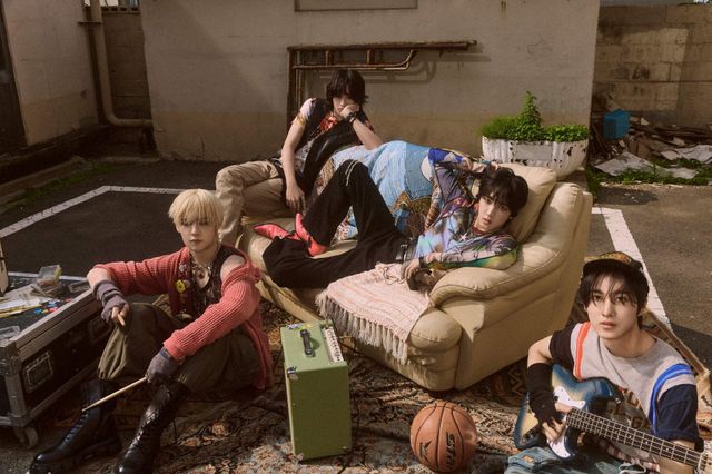 신인 밴드 그룹 AxMxP가 데뷔 정규 1집 ‘AxMxP’ 콘셉트 포토를 공개하며 자유분방한 록스타 매력을 선보였다. 오는 10일 앨범 발매와 함께 서울 올림픽홀에서 데뷔 쇼를 열며 가요계 정식 데뷔를 알린다. 사진제공|FNC엔터테인먼트