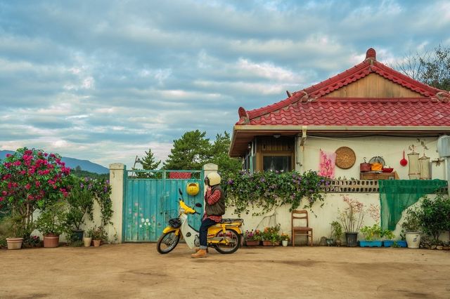 영화 ‘좀비딸’의 주요 무대가 된 경남 남해 어촌마을. 사진제공ㅣNEW