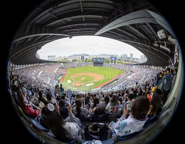 KBO는 9일 역대 최초로 1100만 관중을 돌파했다. 5일 단일 시즌 역대 최다 관중 신기록에 이어 연일 관중 신기록이 써지고 있다.｜뉴시스