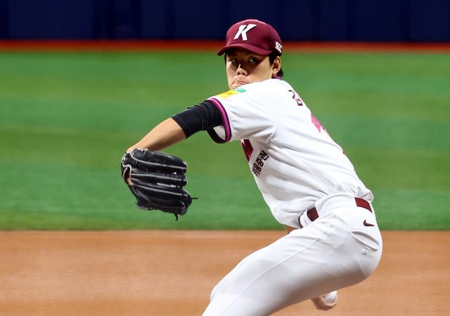 키움 김윤하는 현재 2군에서 투구 페이스를 끌어올리고 있다. 시즌 막바지 1군에서 부진을 만회할 기회를 잡을 수 있을까.｜뉴시스