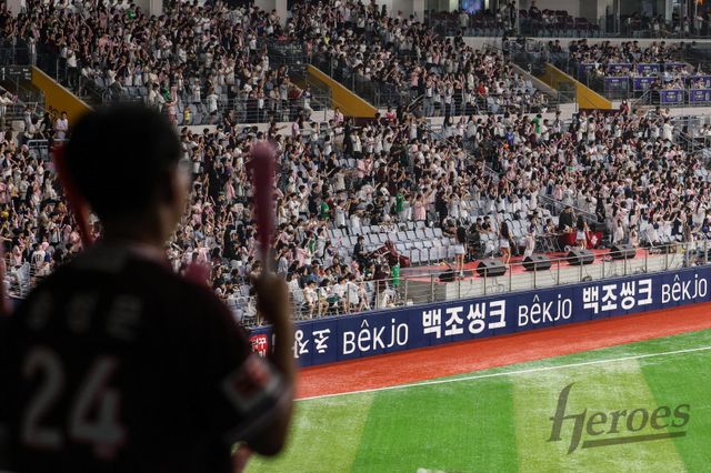 키움은 9일 LG와 홈경기에서 올 시즌 누적 관중 81만 9103명을 기록했다. 구단 한 시즌 누적 최다 관중 신기록이다. 사진제공｜키움 히어로즈