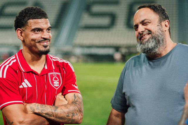 에반젤로스 마리나키스 노팅엄 구단주(오른쪽)는 평소 눈엣가시처럼 여겨온 누누 산투 감독을 9월 A매치 휴식기를 활용해 전격 경질했다. 사진출처｜노팅엄 포레스트 페이스북