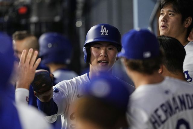 다저스는 10일(한국시간) 내야수 2명을 영입했다. 이는 빅리그 2년차 주전 도약을 꿈꾸는 김혜성에게 악재다. AP뉴시스