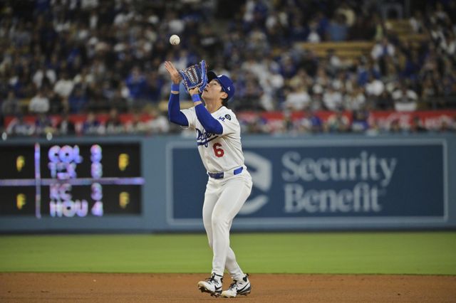 다저스는 10일(한국시간) 내야수 2명을 영입했다. 이는 빅리그 2년차 주전 도약을 꿈꾸는 김혜성에게 악재다. AP뉴시스