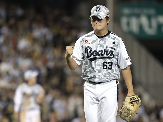 두산 김택연은 지난 시즌 9개의 블론세이브를 기록하는 아픔을 겪었지만, 흔들리지 않고&nbsp;마무리투수로 시즌을 완주했다. 2026년은 자신의 커리어와 두산의 반등까지 짊어졌기에 더욱 어깨가 무겁다. 뉴시스