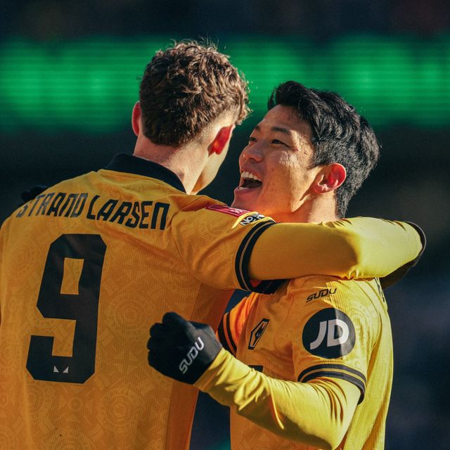 울버햄턴은 10일(한국시간) 몰리뉴 스타디움에서 열린 2025~2026시즌 잉글랜드축구협회(FA)컵 3라운드(64강) 홈경기에서 리그2(4부) 소속 슈루즈버리를 6-1로 크게 꺾었다. 최전방 공격수로 선발 출전한 황희찬은 74분 교체될 때까지 1도움을 기록했다. 사진출처｜울버햄턴 페이스북