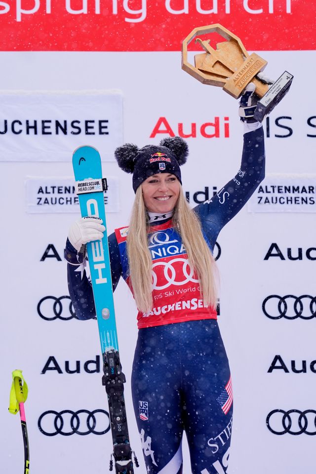 린지 본이 11일(한국시간) 오스트리아 차우헨제에서 열린 알파인월드컵 활강에서 우승한 뒤 환호하고 있다. 차우헨제ㅣAP뉴시스