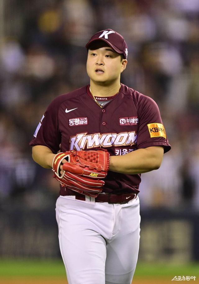 상무에서 병역 의무를 마치고 돌아온 김재웅은 2026시즌 키움 불펜에 큰 힘을 보탤 것으로 기대가 크다. 스포츠동아 DB