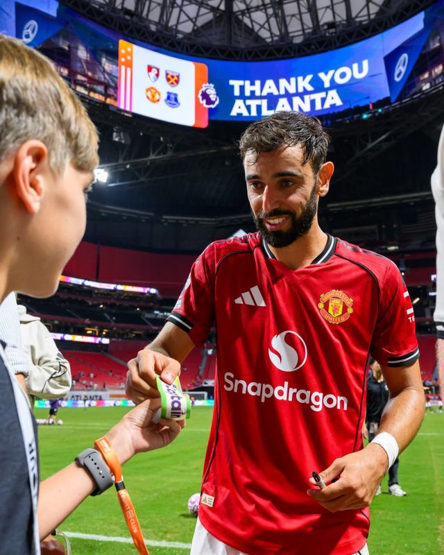 맨유 캡틴 브루노 페르난데스가 올 여름 진짜 팀을 떠날 가능성이 크다는 전망이 나왔다. 사진출처｜맨체스터 유나이티드 페이스북