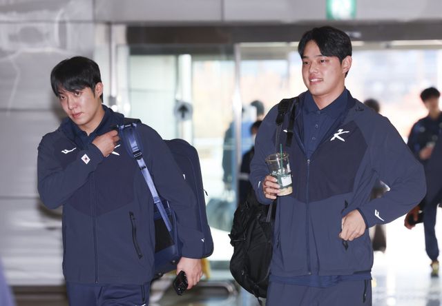 2026 WBC서 한국 야구대표팀에 활력을 불어넣어야 할 삼성 원태인(왼쪽)과 한화 문동주. 뉴시스