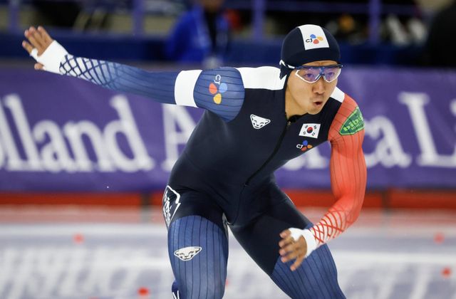 남자 스피드스케이팅 단거리의 간판 김준호는 4번째 올림픽 무대인 2026밀라노·코르티나담페초대회에서 기필코 첫 메달을 목에 걸겠다는 각오다. 이번 시즌 한국 기록을 새로 쓰는 등 흐름이 워낙 좋아 기대가 크다. AP뉴시스