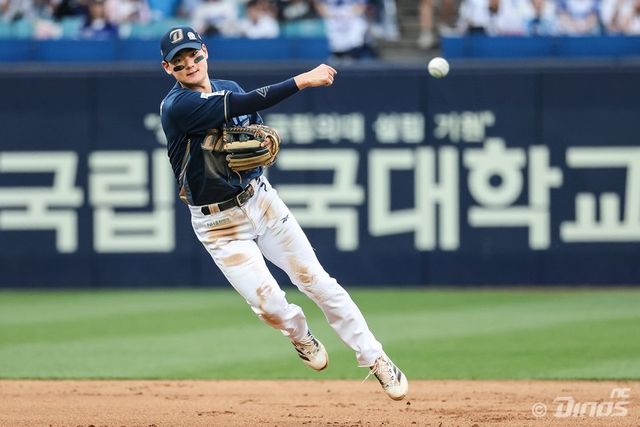 NC 김주원은 2025시즌 리그 최다 실책에도 움츠러들지 않고, 적극 수비하며 팀에 보탬이 되려고 한다. 사진제공｜NC 다이노스
