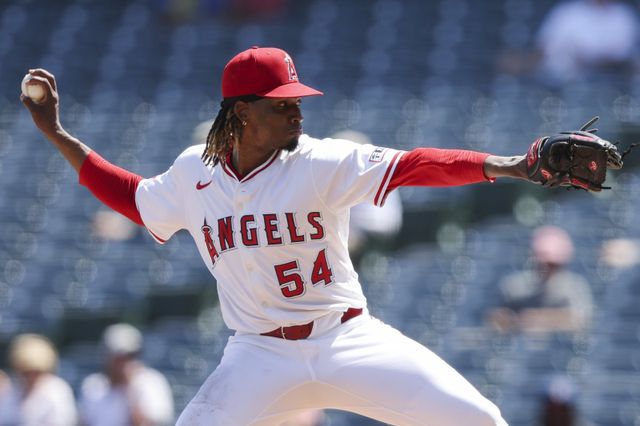 MLB 11개 팀에서 뛰었던 호세 우레냐가 NPB 라쿠텐 골든이글스로 향한다. 그의 MLB 마지막 팀이었던 LA 에인절스 시절 투구하는 모습. AP뉴시스