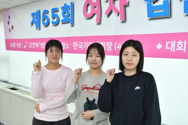 왼쪽부터 악지우, 이서영, 장진아 초단. 사진제공=한국기원