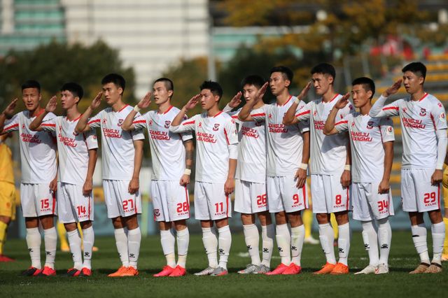 김천은 지난해 창단 최고 성적(3위)를 기록했지만 정정용 감독의 전북 이적과 내년 K리그2 자동 강등 등이 맞물렸다. 비시즌 목표의식 재정립과 조직력 강화가 절실하다. 사진은 2020년 상주 상무의 모습. 사진제공│한국프로축구연맹